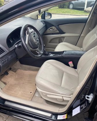 Toyota Avensis cena 29500 przebieg: 215000, rok produkcji 2011 z Warszawa małe 154